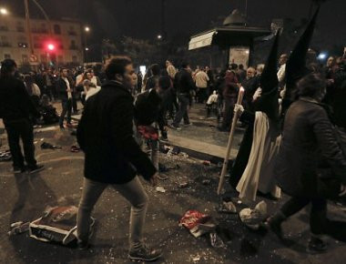 Βεβήλωση! Μια ομάδα ατόμων φώναζε «ο Αλλάχ είναι μεγάλος» σε επιτάφιο στην Ισπανία (βίντεο)